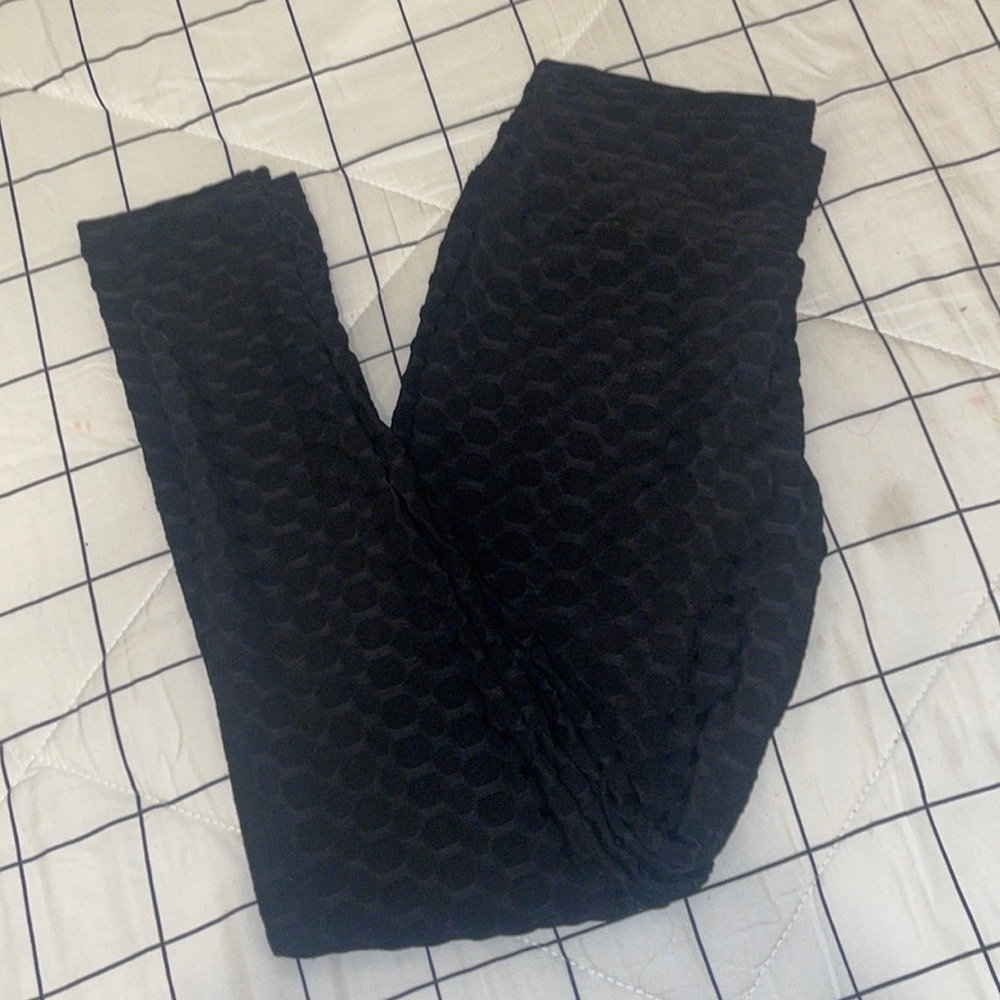 Famous Booty Scrunch Leggings!!